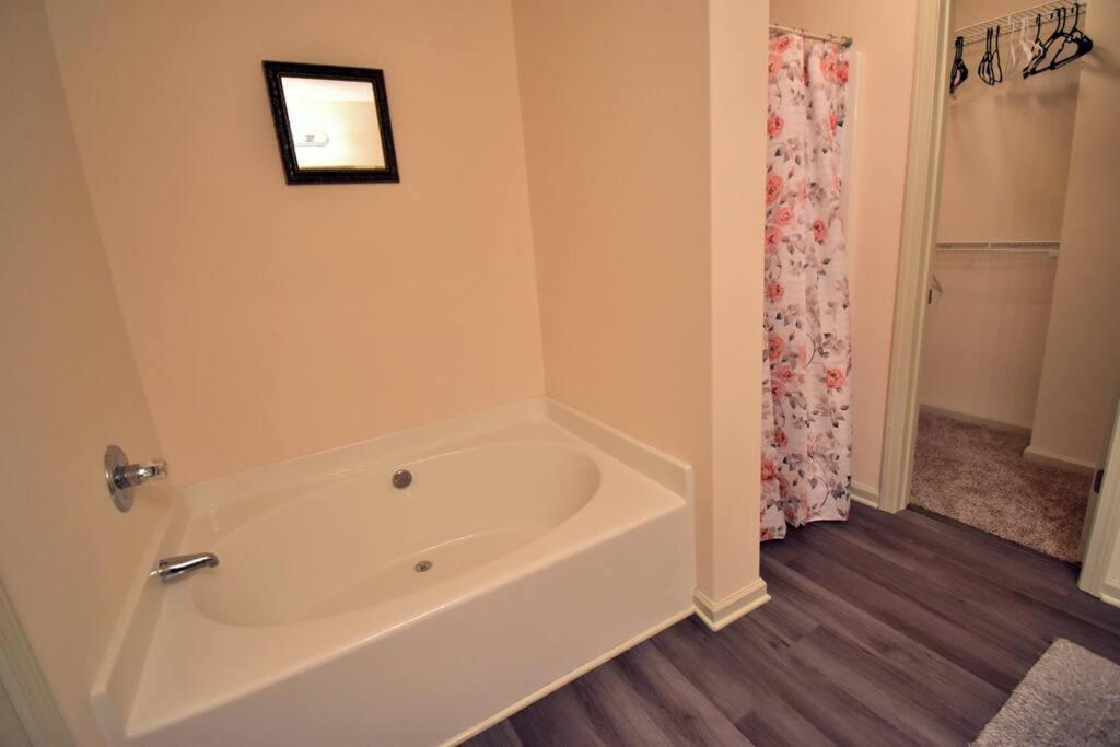 Cozy Renovated Winder Townhouse Traveller Awards 2025 Winner ภายนอก รูปภาพ